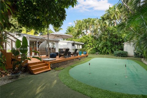 House in Key Biscayne, Florida 3 bedrooms, 121.14 sq.m. № 2051780 - photo 26