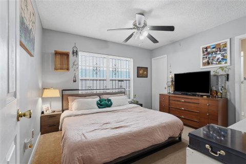 House in Tampa, Florida 2 bedrooms, 119.66 sq.m. № 2196285 - photo 8