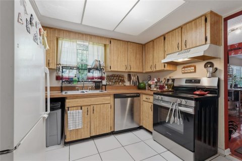 House in Tampa, Florida 2 bedrooms, 119.66 sq.m. № 2196285 - photo 7