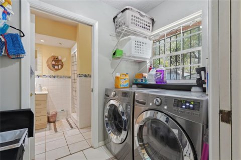 House in Tampa, Florida 2 bedrooms, 119.66 sq.m. № 2196285 - photo 12