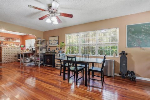House in Tampa, Florida 2 bedrooms, 119.66 sq.m. № 2196285 - photo 4