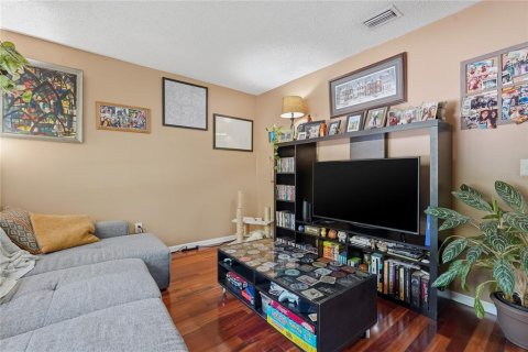 House in Tampa, Florida 2 bedrooms, 119.66 sq.m. № 2196285 - photo 20