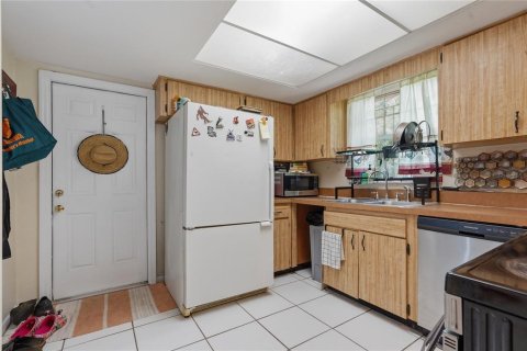 House in Tampa, Florida 2 bedrooms, 119.66 sq.m. № 2196285 - photo 24