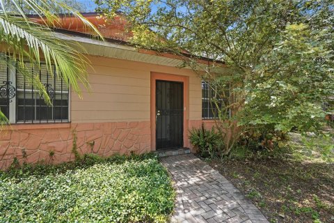 House in Tampa, Florida 2 bedrooms, 119.66 sq.m. № 2196285 - photo 2