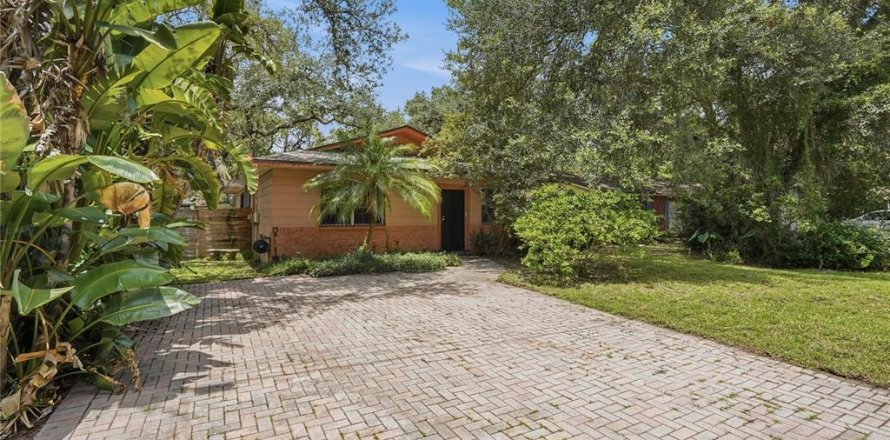 House in Tampa, Florida 2 bedrooms, 119.66 sq.m. № 2196285