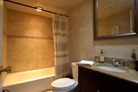 House in Tampa, Florida 2 bedrooms, 119.66 sq.m. № 2196285 - photo 11