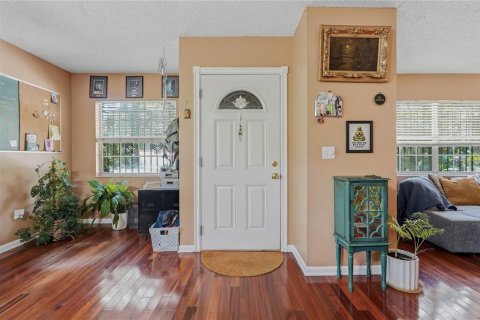 House in Tampa, Florida 2 bedrooms, 119.66 sq.m. № 2196285 - photo 3