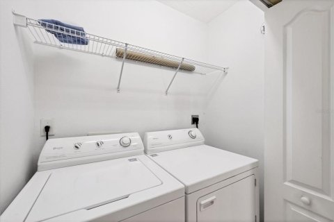 Condo in Venice, Florida, 2 bedrooms  № 1909855 - photo 23