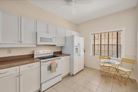 Condo in Venice, Florida, 2 bedrooms  № 1909855 - photo 12