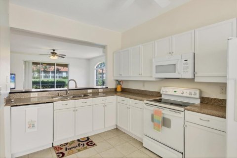 Condo in Venice, Florida, 2 bedrooms  № 1909855 - photo 13