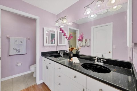 Condo in Venice, Florida, 2 bedrooms  № 1909855 - photo 19