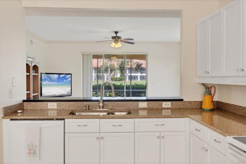 Condo in Venice, Florida, 2 bedrooms  № 1909855 - photo 14