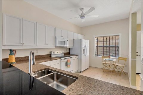 Condo in Venice, Florida, 2 bedrooms  № 1909855 - photo 10