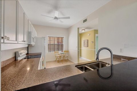 Condo in Venice, Florida, 2 bedrooms  № 1909855 - photo 11