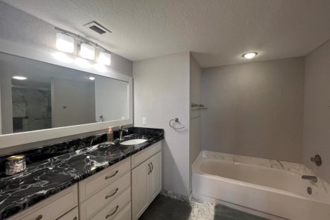 Condominio en venta en Riviera Beach, Florida, 2 dormitorios, 147.25 m2 № 2179151 - foto 19