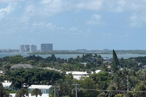 Condominio en venta en Riviera Beach, Florida, 2 dormitorios, 147.25 m2 № 2179151 - foto 3
