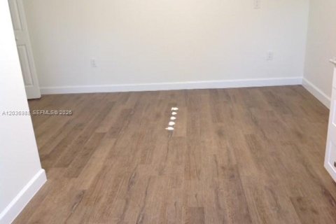 Immobilier commercial à louer à Miami, Floride № 2154067 - photo 6