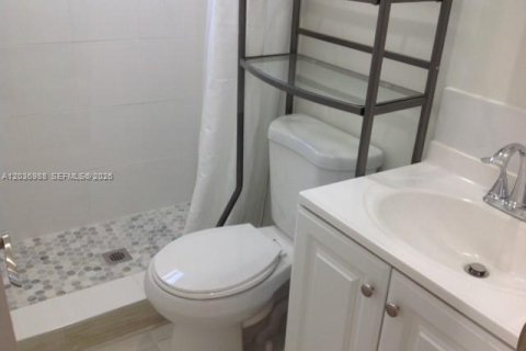 Immobilier commercial à louer à Miami, Floride № 2154067 - photo 2