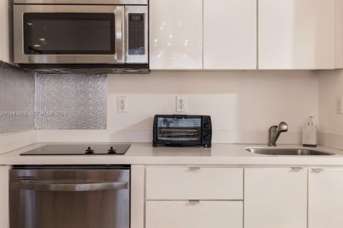 Copropriété à louer à Miami Beach, Floride: 1 chambre, 49.7 m2 № 1999222 - photo 5