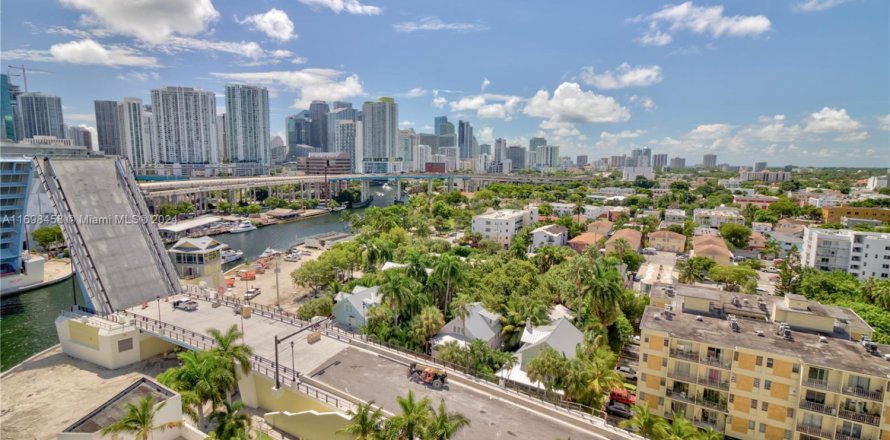 Condo in Miami, Florida, 2 bedrooms № 1875330