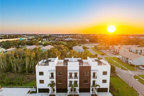 Adosado en venta en Saint Petersburg, Florida, 3 dormitorios, 168.52 m2 № 2097709 - foto 2
