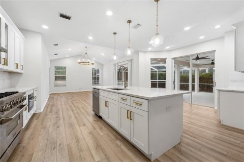 House in Tampa, Florida 4 bedrooms, 236.06 sq.m. № 1767024 - photo 15