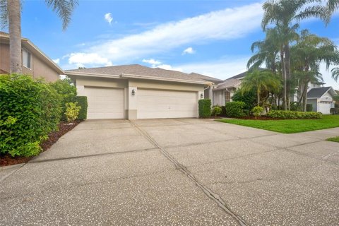 House in Tampa, Florida 4 bedrooms, 236.06 sq.m. № 1767024 - photo 3