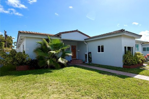 Купить виллу или дом в Майами-Бич, Флорида 2 комнаты, 208.94м2, № 2081557 - фото 2
