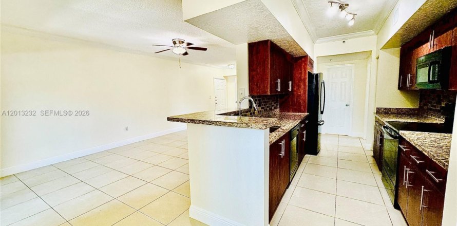 Apartamento en Pembroke Pines, Florida 2 dormitorios, 104.98 m2 № 2075549