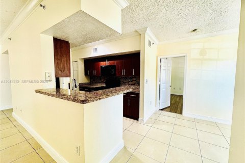 Apartamento en alquiler en Pembroke Pines, Florida, 2 dormitorios, 104.98 m2 № 2075549 - foto 2