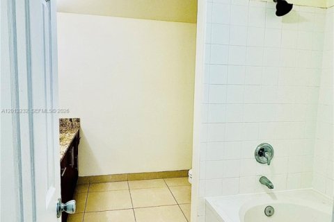 Apartamento en alquiler en Pembroke Pines, Florida, 2 dormitorios, 104.98 m2 № 2075549 - foto 11