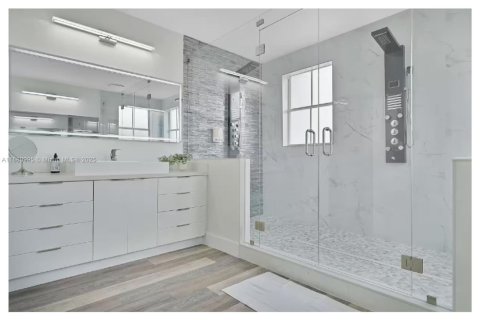 Villa ou maison à vendre à Hialeah, Floride: 5 chambres, 316.61 m2 № 1944296 - photo 12