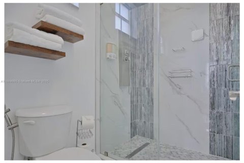 Villa ou maison à vendre à Hialeah, Floride: 5 chambres, 316.61 m2 № 1944296 - photo 14