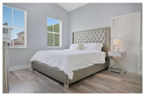 Villa ou maison à vendre à Hialeah, Floride: 5 chambres, 316.61 m2 № 1944296 - photo 15
