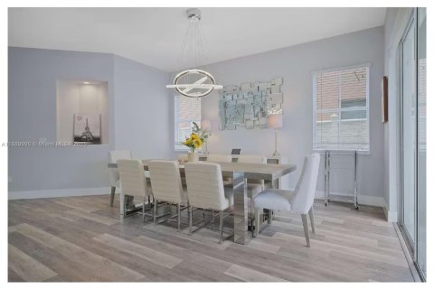 Villa ou maison à vendre à Hialeah, Floride: 5 chambres, 316.61 m2 № 1944296 - photo 7
