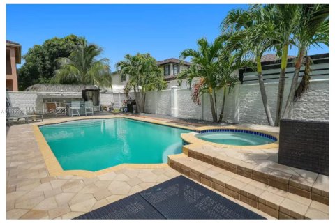 Villa ou maison à vendre à Hialeah, Floride: 5 chambres, 316.61 m2 № 1944296 - photo 27