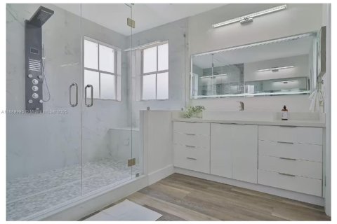 Villa ou maison à vendre à Hialeah, Floride: 5 chambres, 316.61 m2 № 1944296 - photo 11