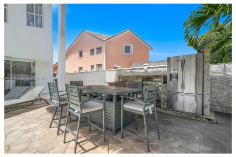 Villa ou maison à vendre à Hialeah, Floride: 5 chambres, 316.61 m2 № 1944296 - photo 28
