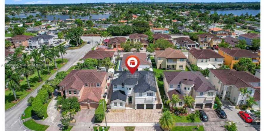 Villa ou maison à Hialeah, Floride 5 chambres, 316.61 m2 № 1944296