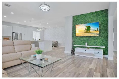 Villa ou maison à vendre à Hialeah, Floride: 5 chambres, 316.61 m2 № 1944296 - photo 3