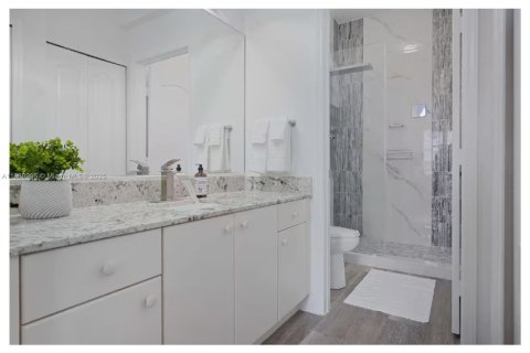 Villa ou maison à vendre à Hialeah, Floride: 5 chambres, 316.61 m2 № 1944296 - photo 13