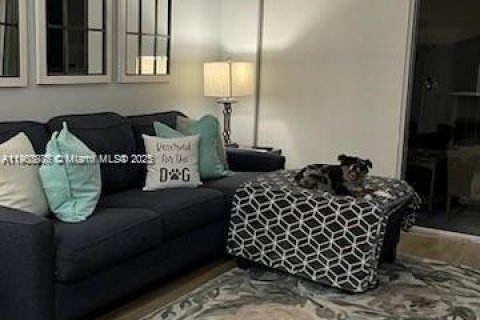 Condominio en alquiler en Doral, Florida, 2 dormitorios, 75.99 m2 № 1954802 - foto 13