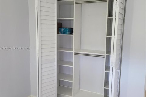 Condominio en alquiler en Doral, Florida, 2 dormitorios, 75.99 m2 № 1954802 - foto 3