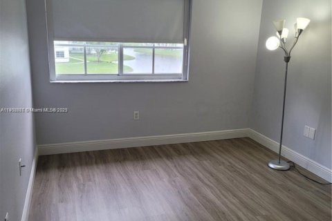 Condominio en alquiler en Doral, Florida, 2 dormitorios, 75.99 m2 № 1954802 - foto 11