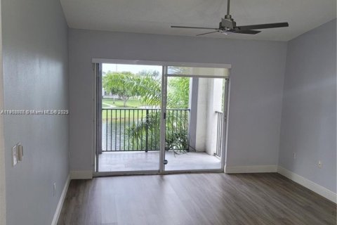 Condominio en alquiler en Doral, Florida, 2 dormitorios, 75.99 m2 № 1954802 - foto 12