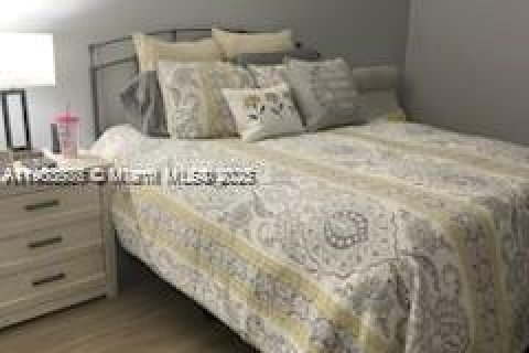 Condominio en alquiler en Doral, Florida, 2 dormitorios, 75.99 m2 № 1954802 - foto 9