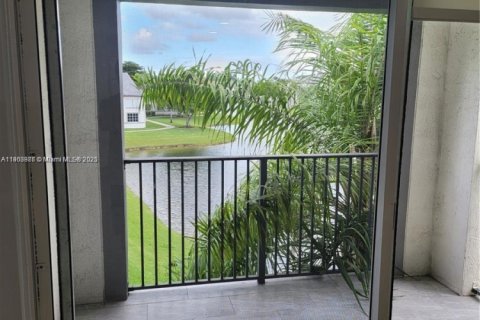 Condominio en alquiler en Doral, Florida, 2 dormitorios, 75.99 m2 № 1954802 - foto 18