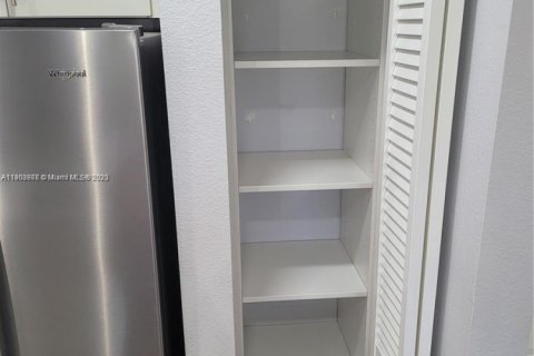 Condominio en alquiler en Doral, Florida, 2 dormitorios, 75.99 m2 № 1954802 - foto 4