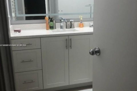 Condominio en alquiler en Doral, Florida, 2 dormitorios, 75.99 m2 № 1954802 - foto 14