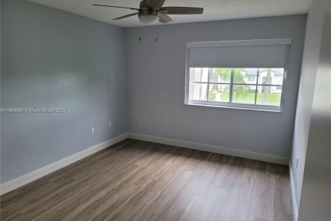 Condominio en alquiler en Doral, Florida, 2 dormitorios, 75.99 m2 № 1954802 - foto 8